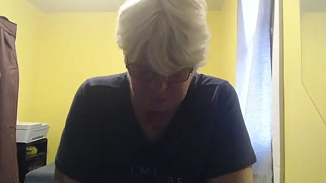 Snapshot of canadiancougar1965 chatting on December 2, 2:52 pm canadiancougar1965 online show from December 2, 2:52 pm