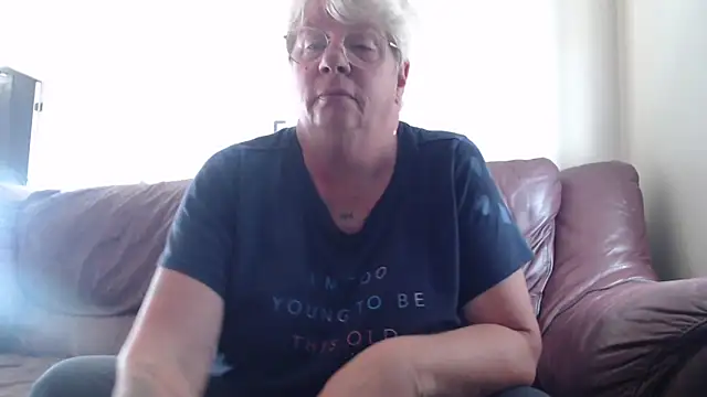 canadiancougar1965 online show from October 15, 7:44 pm