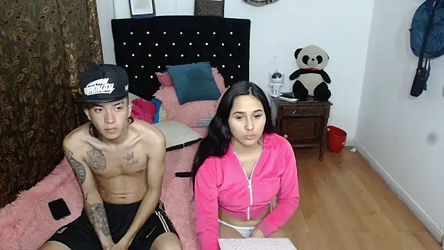 Snapshot of Kitty_and_jake chatting on February 19, 4:12 am Kitty and jake online show from February 19, 4:12 am