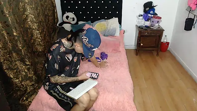 Snapshot of Kitty_and_jake chatting on March 19, 2:37 am Kitty and jake online show from March 19, 2:37 am