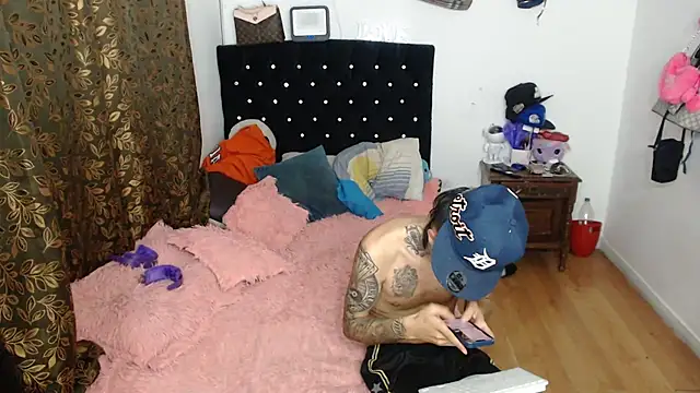 Snapshot of Kitty_and_jake chatting on March 19, 5:52 am Kitty and jake online show from March 19, 5:52 am