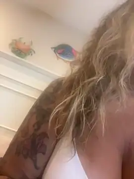 Snapshot of Aleesa_milfxo chatting on September 19, 1:37 pm Aleesa milfxo online show from September 19, 1:37 pm