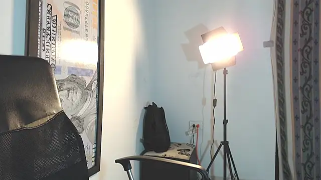 Snapshot of angelbianchii chatting on January 4, 1:10 am angelbianchii online show from January 4, 1:10 am