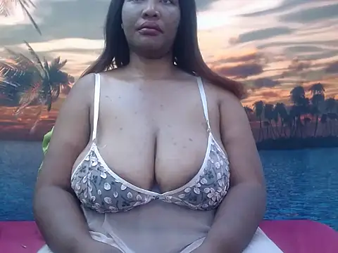 Snapshot of chubbydoll122 chatting on May 25, 1:27 am chubbydoll122 online show from May 25, 1:27 am