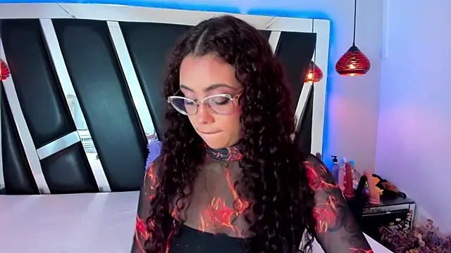 antonelllepiercee online show from March 14, 11:23 am