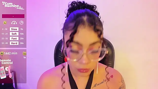 antonelllepiercee online show from September 14, 11:32 am