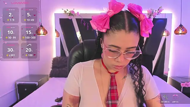 antonelllepiercee online show from March 6, 11:05 am