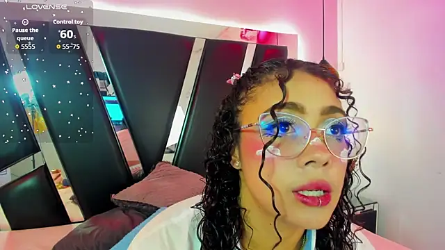 antonelllepiercee online show from September 12, 11:32 am