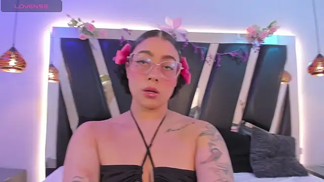 antonelllepiercee online show from March 11, 11:15 am