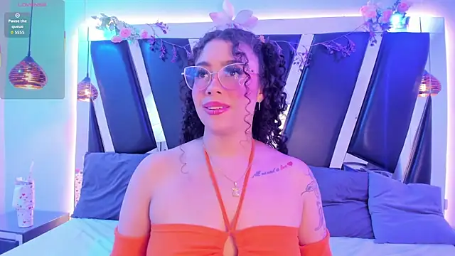 antonelllepiercee online show from April 18, 11:23 am