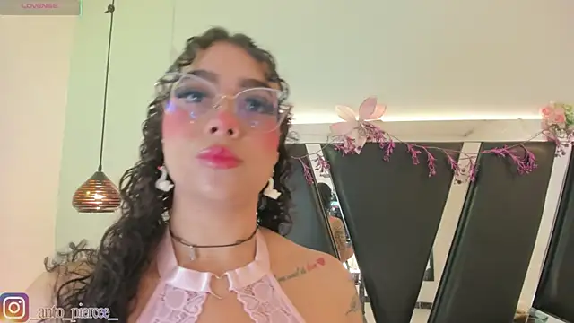 antonelllepiercee online show from June 3, 11:33 am