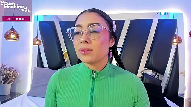 antonelllepiercee online show from November 4, 11:25 am