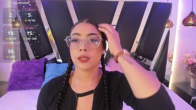 antonelllepiercee online show from October 2, 11:35 am