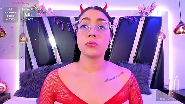 Snapshot of antonelllepiercee chatting on February 20, 11:34 am antonelllepiercee online show from February 20, 11:34 am