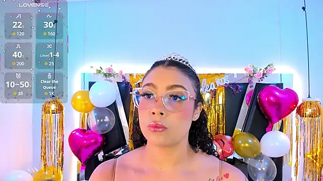 Snapshot of antonelllepiercee chatting on February 12, 11:32 am antonelllepiercee online show from February 12, 11:32 am