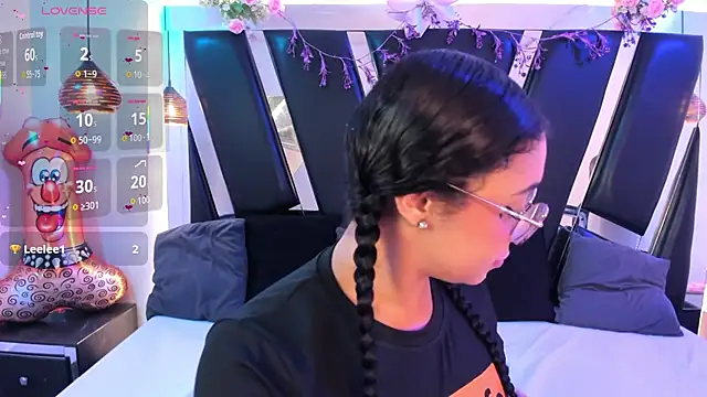 Snapshot of antonelllepiercee chatting on February 24, 11:33 am antonelllepiercee online show from February 24, 11:33 am