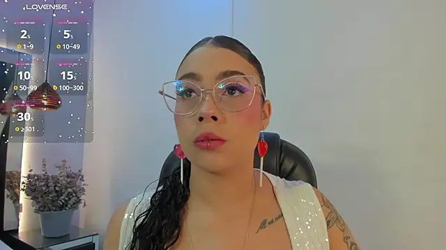 antonelllepiercee online show from September 20, 11:37 am