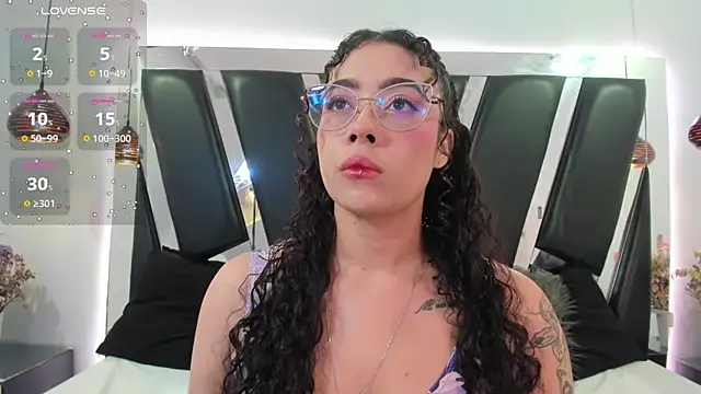 antonelllepiercee online show from October 1, 11:36 am