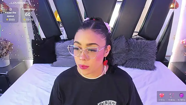 antonelllepiercee online show from November 29, 11:10 am