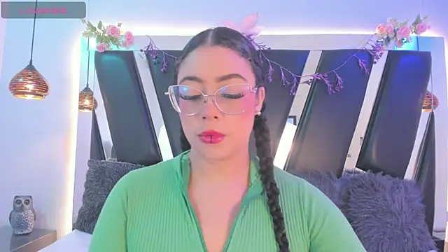 Snapshot of antonelllepiercee chatting on July 3, 11:28 am antonelllepiercee online show from July 3, 11:28 am