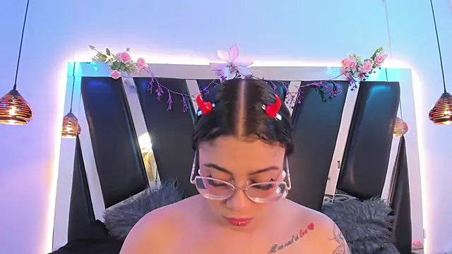 antonelllepiercee online show from March 8, 11:13 am