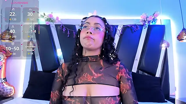 Snapshot of antonelllepiercee chatting on February 25, 11:21 am antonelllepiercee online show from February 25, 11:21 am