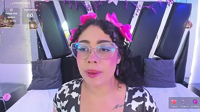 Snapshot of antonelllepiercee chatting on January 9, 11:28 am antonelllepiercee online show from January 9, 11:28 am