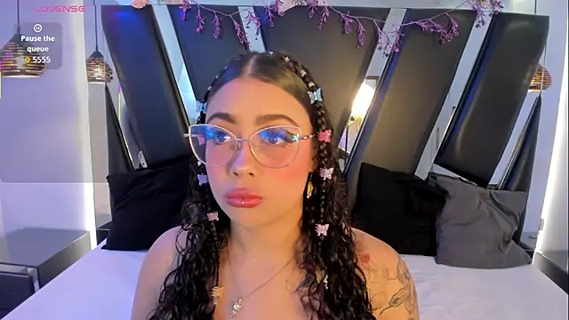 antonelllepiercee online show from March 31, 11:34 am