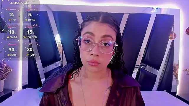 antonelllepiercee online show from September 18, 11:35 am