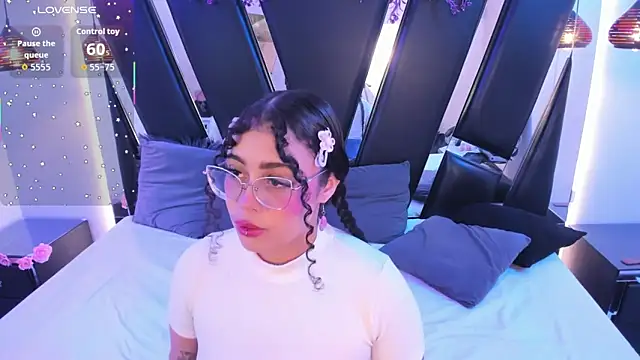 Snapshot of antonelllepiercee chatting on January 17, 11:25 am antonelllepiercee online show from January 17, 11:25 am