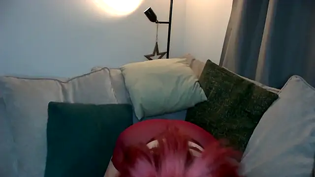 Snapshot of livelovelanaUk chatting on February 14, 11:27 pm livelovelanaUk online show from February 14, 11:27 pm