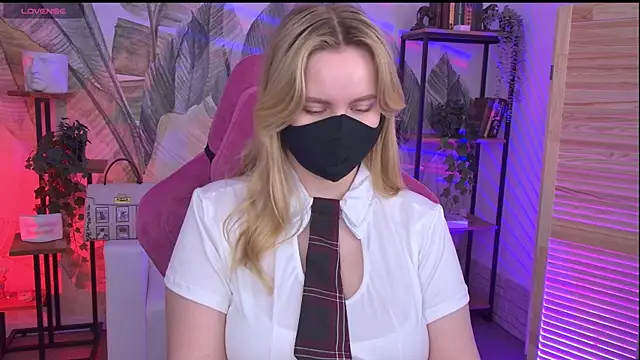 KellyPoter online show from June 19, 9:04 am