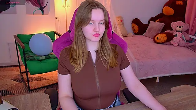 KellyPoter online show from April 18, 10:50 am