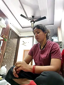 Snapshot of DesiRiya100 chatting on March 1, 9:40 am DesiRiya100 online show from March 1, 9:40 am