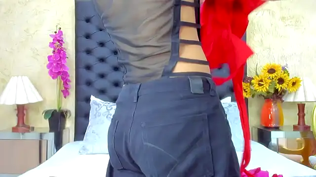 NahomiWhitel online show from October 22, 2:49 pm