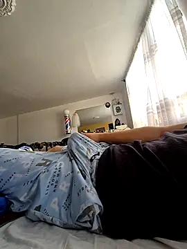 Snapshot of dragon1006 chatting on December 21, 1:02 pm dragon1006 online show from December 21, 1:02 pm