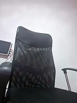 Snapshot of dragon1006 chatting on March 8, 12:27 am dragon1006 online show from March 8, 12:27 am