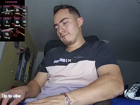 Snapshot of dragon1006 chatting on November 25, 2:34 am dragon1006 online show from November 25, 2:34 am