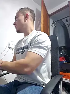 Snapshot of dragon1006 chatting on March 8, 10:57 pm dragon1006 online show from March 8, 10:57 pm