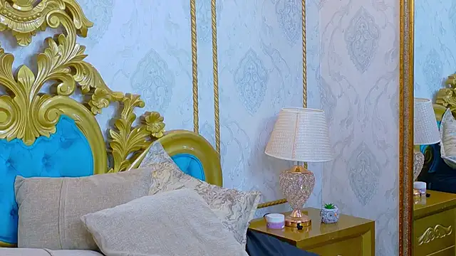 LucyLeah online show from November 4, 1:15 pm