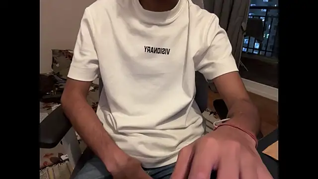 Snapshot of meatycronn chatting on April 2, 6:47 pm meatycronn online show from April 2, 6:47 pm