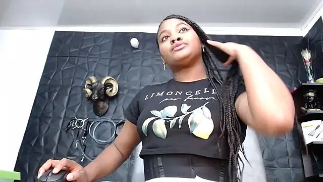 Snapshot of Hanna_Fox_69 chatting on February 15, 4:57 am Hanna Fox 69 online show from February 15, 4:57 am