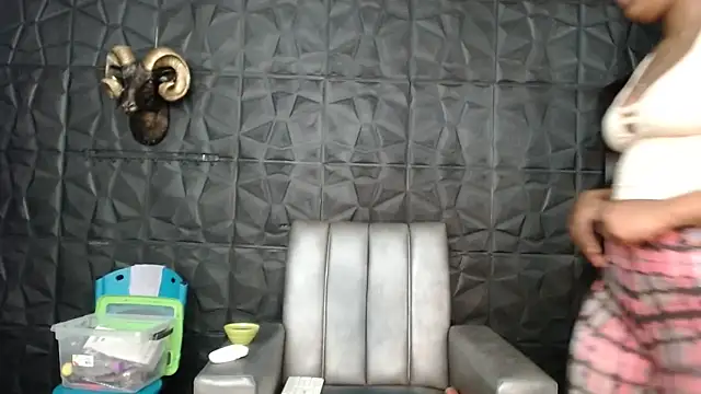 Snapshot of Hanna_Fox_69 chatting on September 12, 9:31 am Hanna Fox 69 online show from September 12, 9:31 am