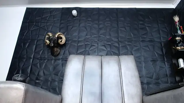 Snapshot of Hanna_Fox_69 chatting on February 28, 12:21 am Hanna Fox 69 online show from February 28, 12:21 am