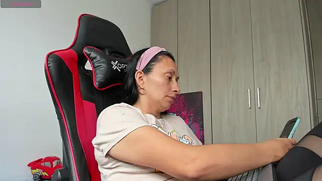 gracekelly12 online show from December 1, 7:15 pm