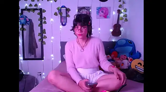 Caitlynwheler online show from January 19, 11:53 pm