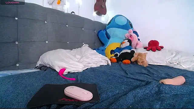 Caitlynwheler online show from March 17, 1:29 pm