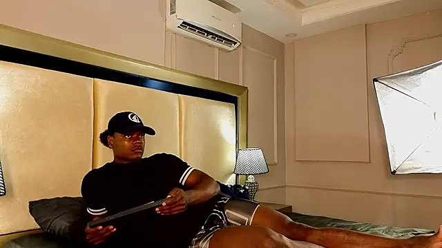 JoshLoganx online show from January 15, 8:05 pm