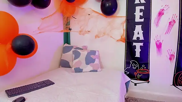 Abriil7 online show from October 30, 3:38 am