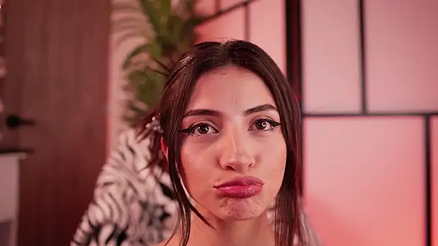 Snapshot of Megga_Bluee chatting on February 27, 11:48 pm Megga Bluee online show from February 27, 11:48 pm